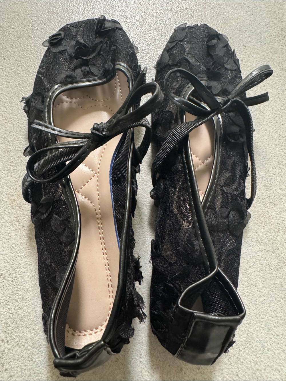 Black Lace Ballet Flats with Bow Accent Size 37 NWT